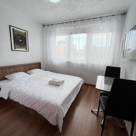 Zogu Apartments - Downtown Pristina Eksteriør billede