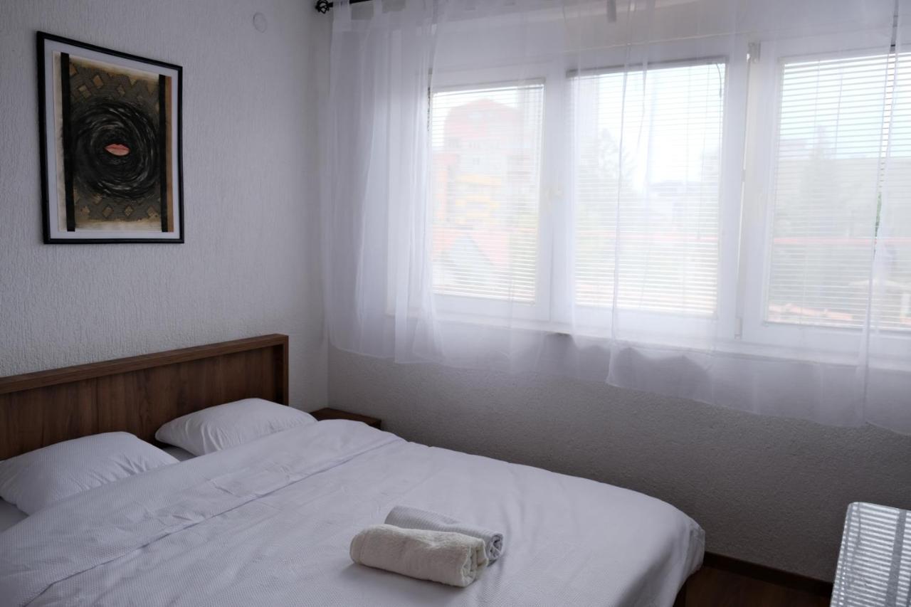 Zogu Apartments - Downtown Pristina Eksteriør billede