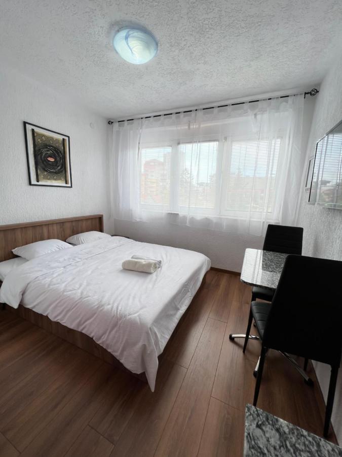 Zogu Apartments - Downtown Pristina Eksteriør billede